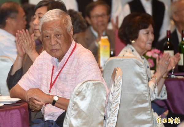 中研院士项武忠今天再度开砲，批评廖俊智是不合法的院长。图为项武忠出席中央研究院3日举行院士会议欢迎晚会。（记者简荣丰摄）