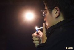 老是闻到烟味……老烟枪邻居屡劝不听 中风男怒提告胜诉