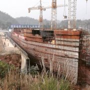 46亿打造「四川铁达尼号」成烂尾  过度投资20年中国梦碎