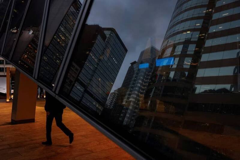 外媒分析指出，香港因注册公司门槛低、资金流动快，已成为伊朗规避美方制裁、进行隐密贸易的枢纽。（路透档案照）