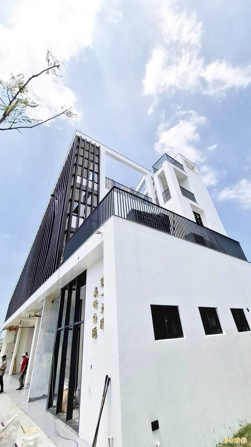 建筑设计具有特色的义竹消防分队厅舍。（记者林宜樟摄）