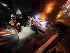 台84线麻豆段凌晨连环车祸 2伤1命危