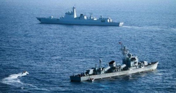 海牙仲裁庭将在12日宣布仲裁结果，对此，中国预定在5日至12日发动南海军演，恫吓意味十足。（撷取自《中新网》）