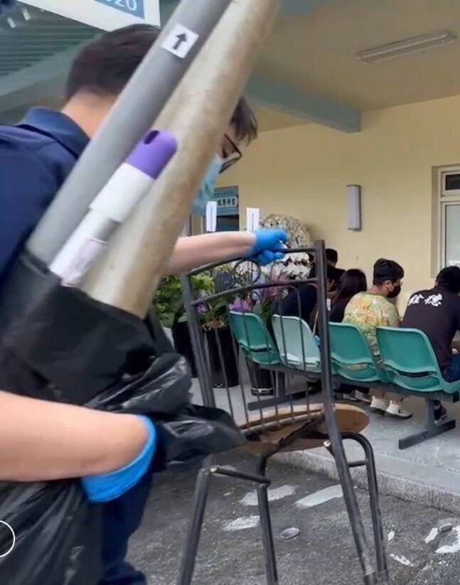 警方查扣虐死张男的刑具。（资料照）