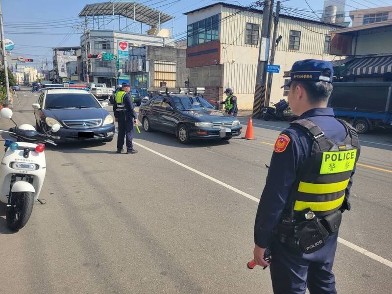 丰原分局白天加强路检。（警方提供）