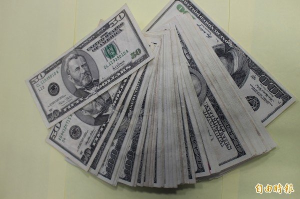 钱可以拿来做什么？美国艺术家用创意赋予钞票新生命。（资料照）