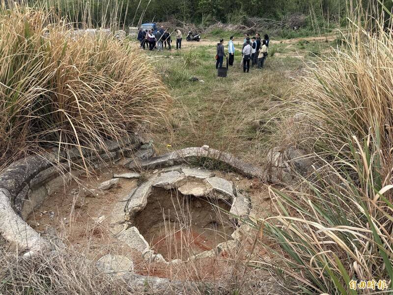 金门古迹「陈显墓」遭盗挖破案。（记者吴正庭摄）