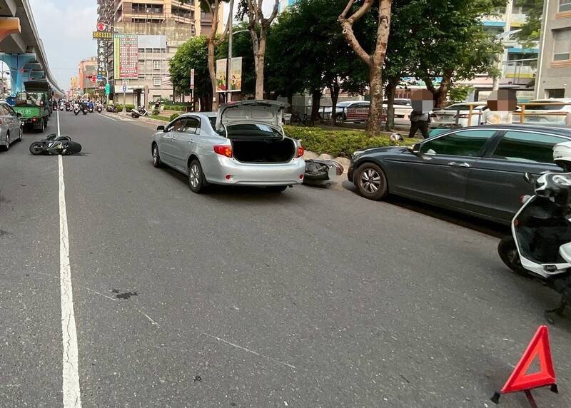 造成3机车骑士受伤送医。（读者提供）