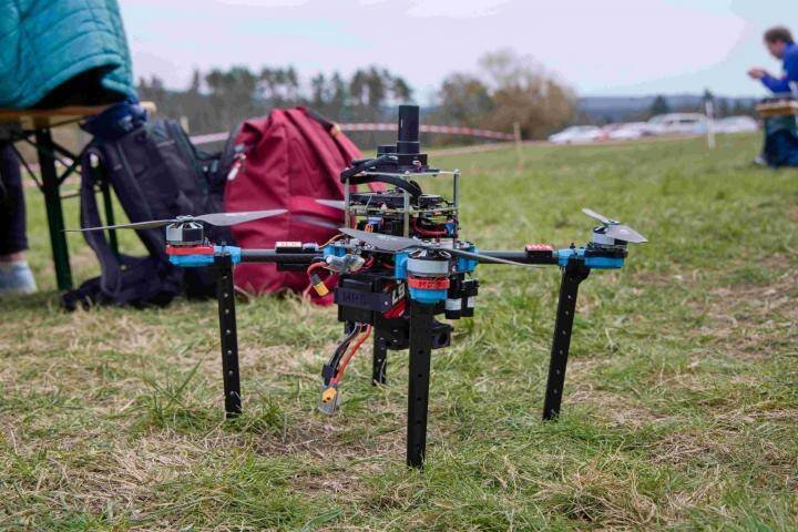 捷克理工大学电机工程学院开发新一代无人机技术。（撷取自捷克理工大学官网）