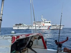 台南海钓船返航引擎故障 澎湖海巡队七美驰援护送