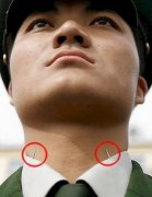 惊见解放军军服「颈部2根针」！用途曝光网直呼：变态国家