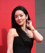 十大颜值超高却没杀进一线的韩国女星！雪肤玉貌性感撩人