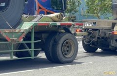 夸张！高雄小港惊见危险拖板车  钢卷重车轮胎濒临解体