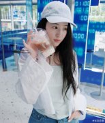 39岁刘亦菲素颜喝咖啡似女大学生:不开滤镜,她就是越素越能打