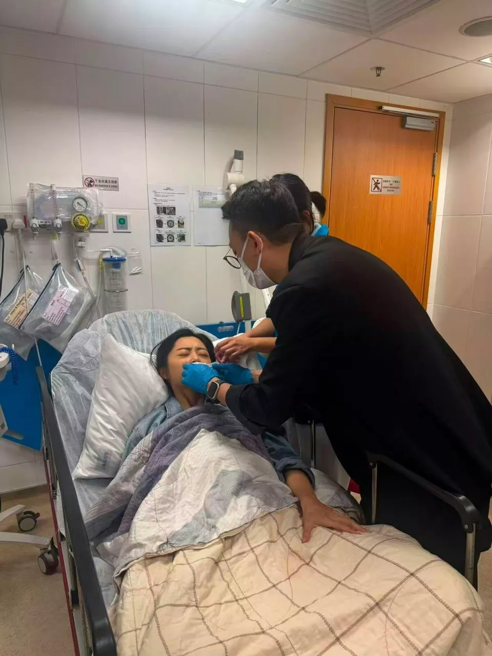 香港金像影后拍戏受伤,嘴唇缝逾50针,宣布全面停工