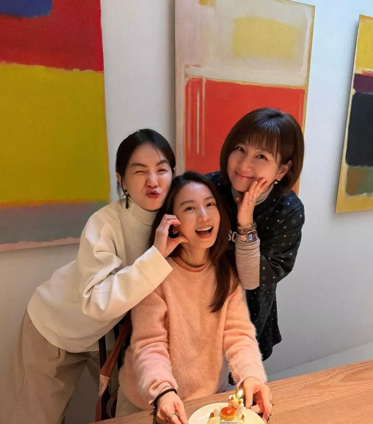44岁Selina中年发福!无滤镜下胖到看不出脖子
