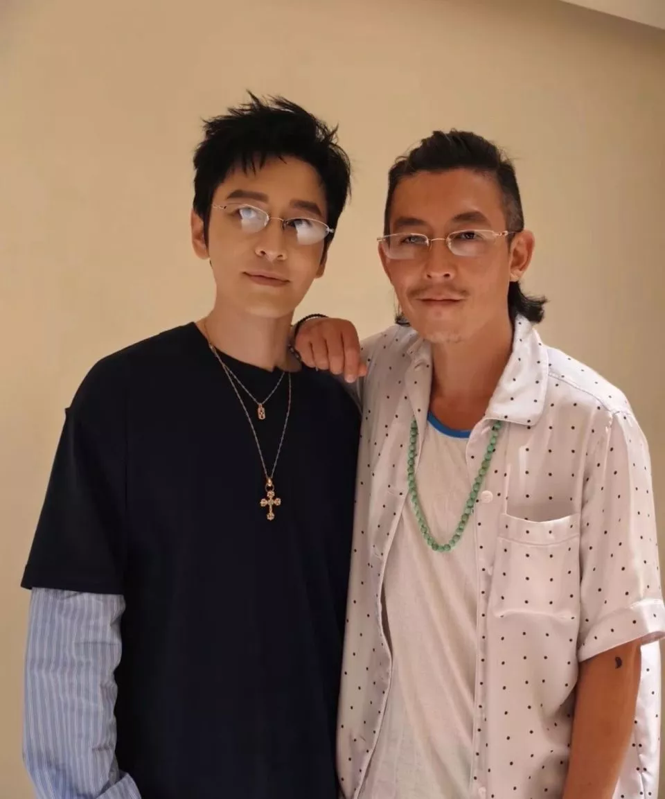 黄晓明陈冠希同框,仅差3岁却像两代人!