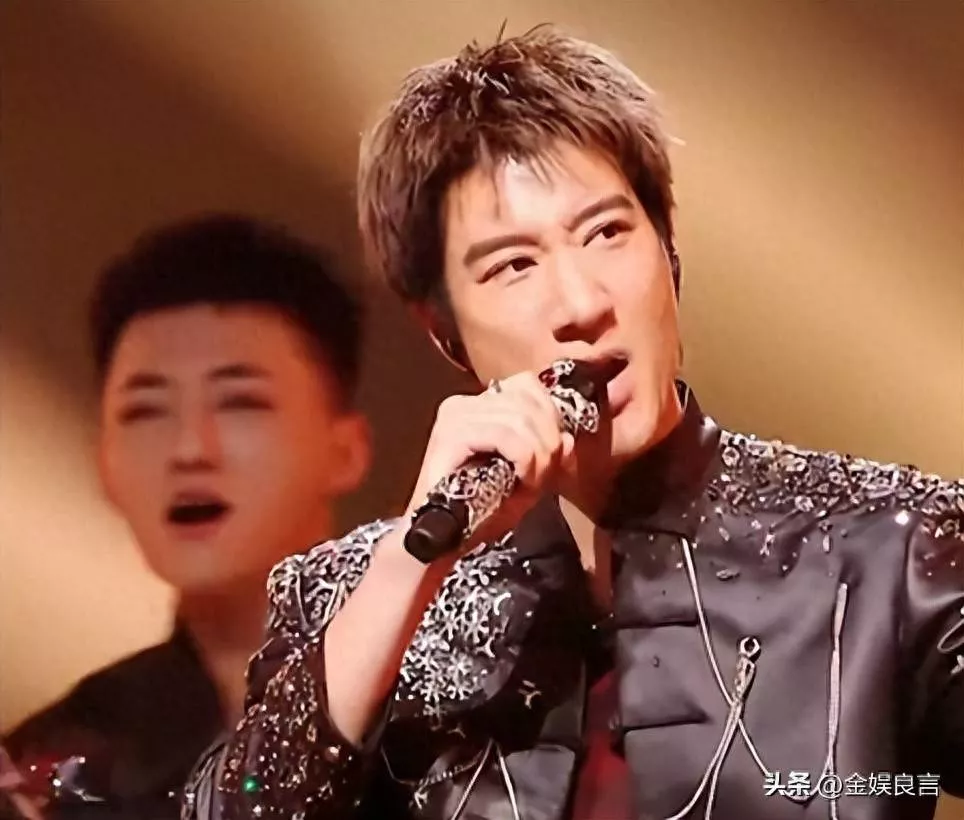 大湾区晚会歌手“现原形”，跑调、忘词、假唱…