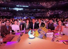 港人气女星卫诗雅自曝嘴唇缝50针 医美老公担心留疤痕 每晚检查！