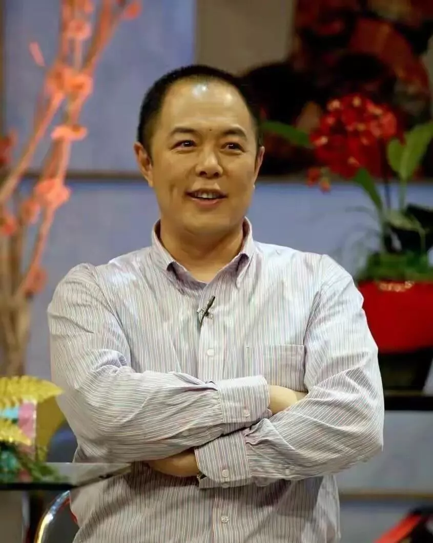 张铁林定居伦敦,上午针灸下午练字,女儿四门语言不会中文