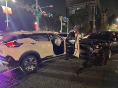 台中台湾大道闪车酿连撞 多元计程车乘客伤