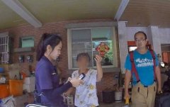 带工人顶楼施工 她竟遭乌龙反锁困喊救命 警消化解惊魂记