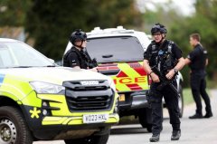 英军基地险遭恐攻 5男持爆裂物被逮、川普赞逮捕行动「太棒了」